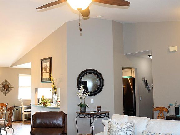 3rd image of 5011 Sahara Dr
