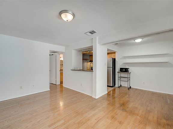 5th image of 3627 Manchaca Rd APT 108