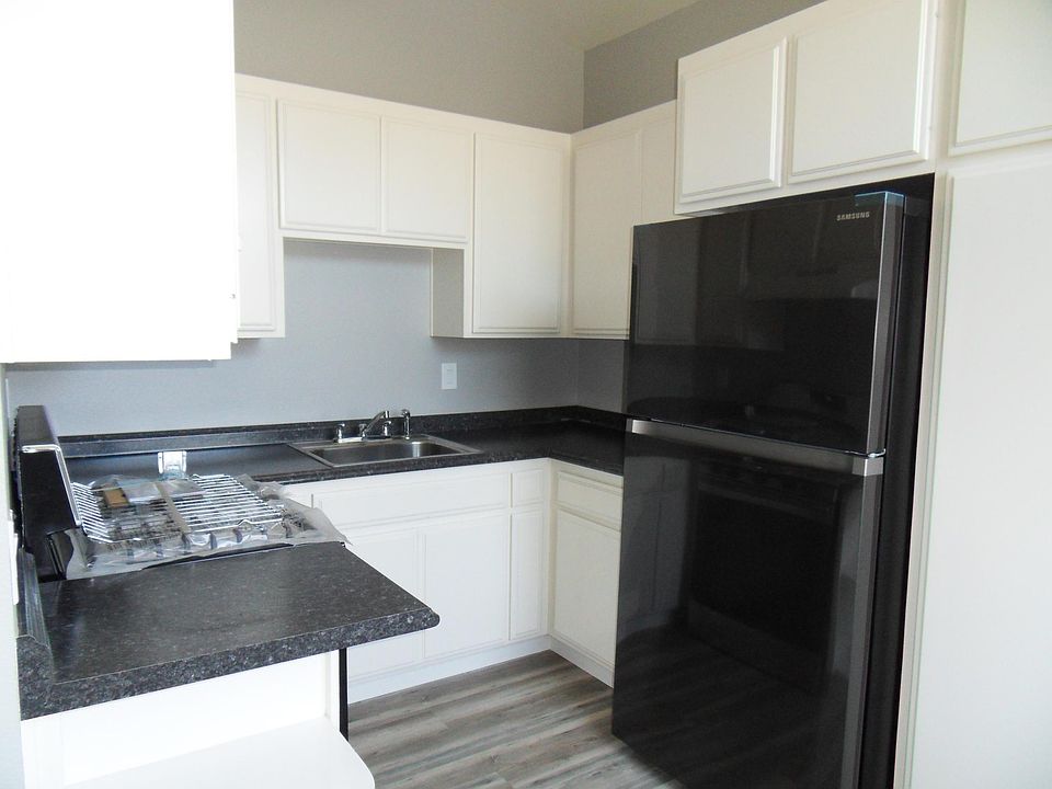 1st image of 484 Lado De Loma Dr
