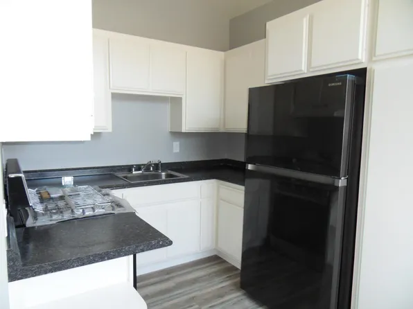 484 Lado De Loma Dr, Vista, CA 92083