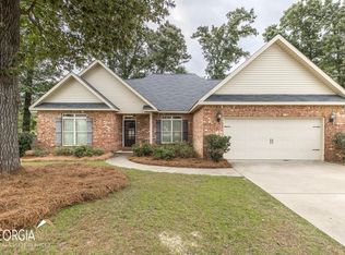 407 Hunts Landing Dr, Kathleen, GA 31047