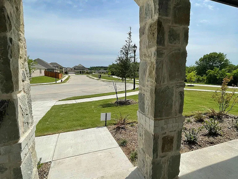 1101 Mahogany Dr — Photo 43