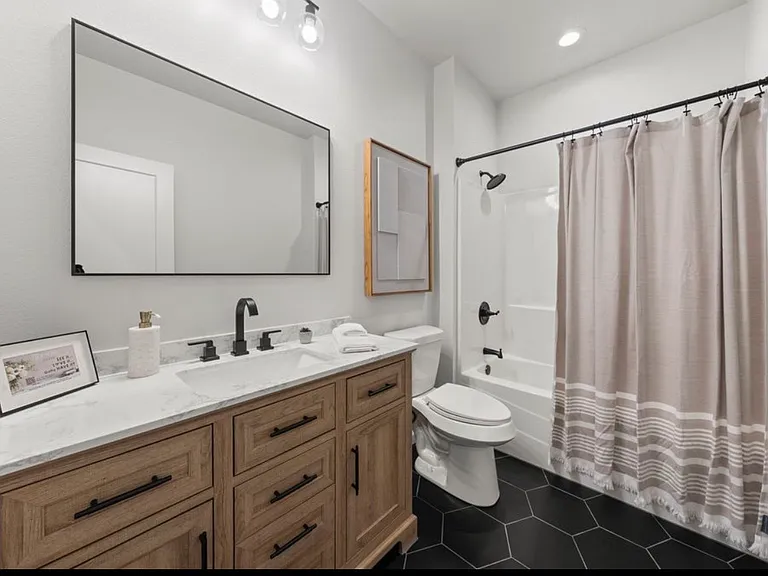 1628 Ewing Ave — Photo 5