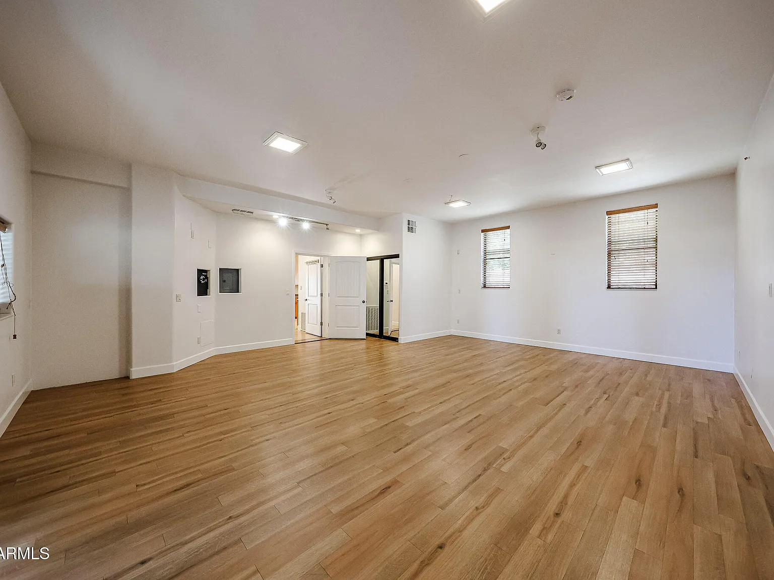 10 bed, 1.0 bath, 3630 sqft, $2,495 — Photo 4