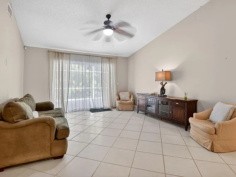 10065 Camelback Ln — Photo 22