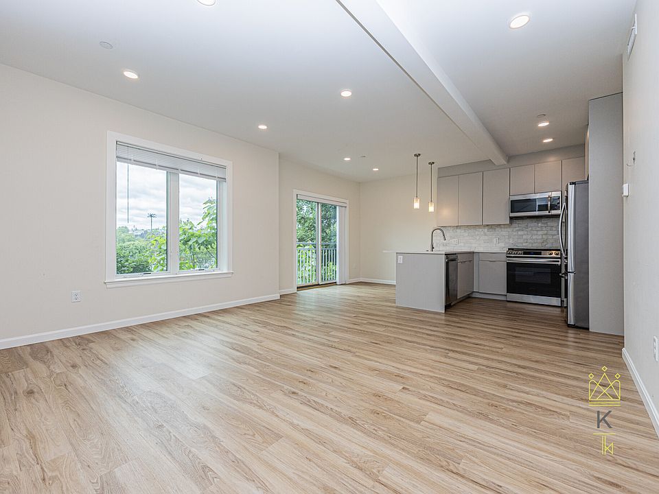 1st image of 458 Washington St #107