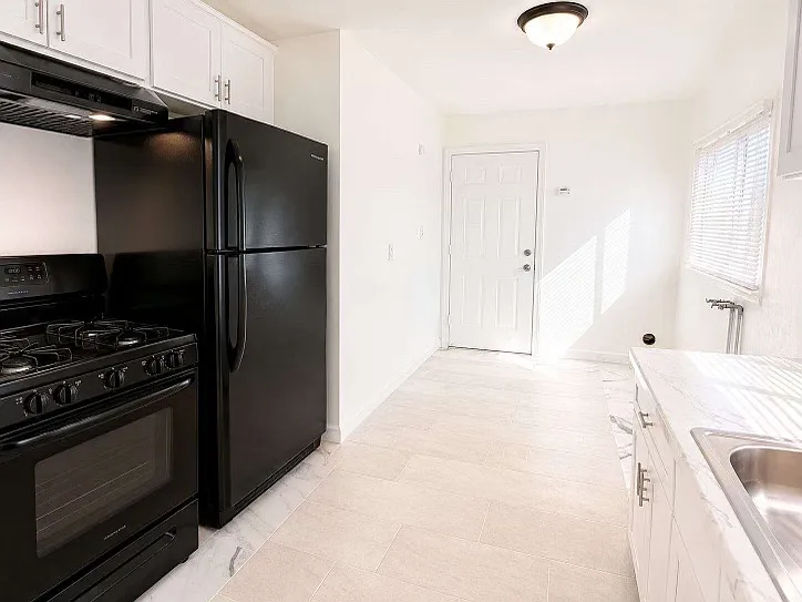 927 W Gage Ave #1