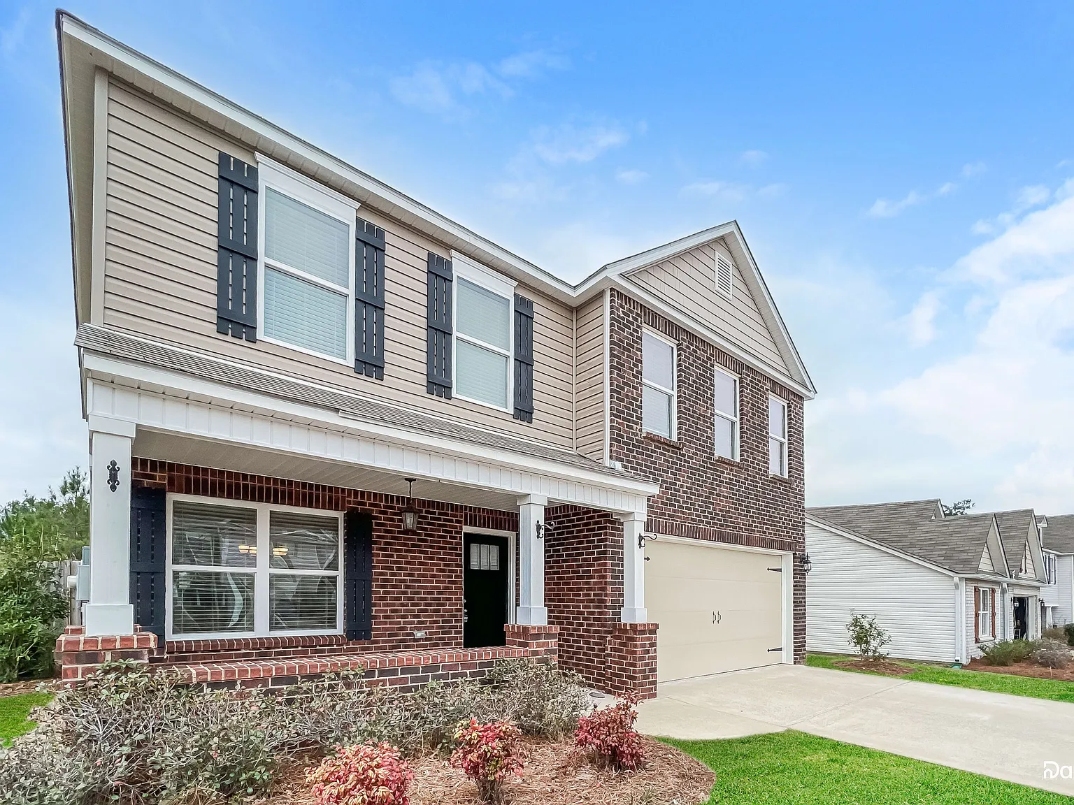 3 bed, 2.5 bath, 2400 sqft, $2,385 — Photo 2