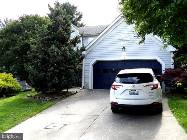 3 Crystal Field Ct, Baltimore, MD 21209