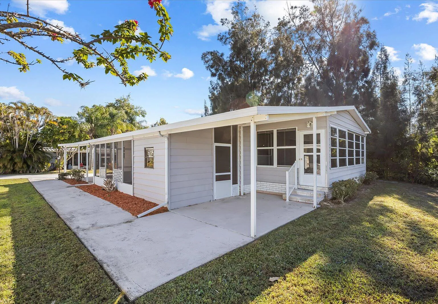 2 bed, 2.0 bath, 1144 sqft, $1,599 — Photo 3