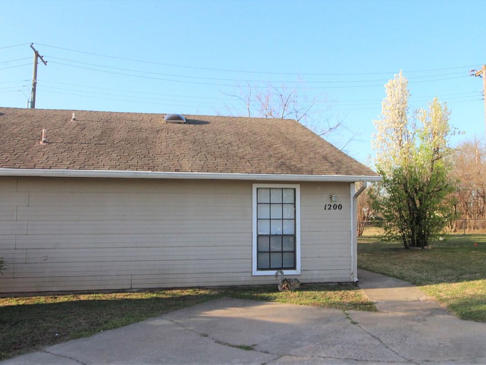 1st image of 1200 Parkwood Ct