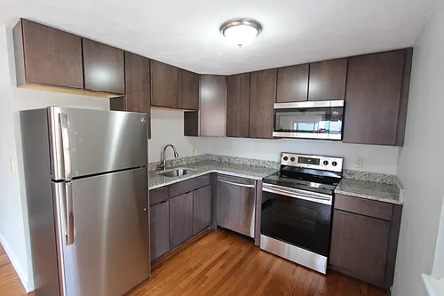 627 Beach St Photo 1