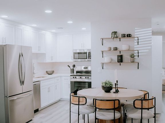 2nd image of 13230 N 22nd St #23
