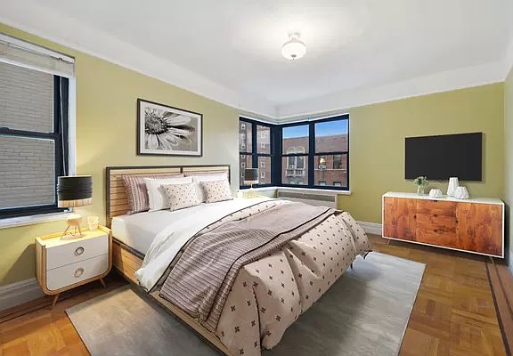 3rd image of 200 Pinehurst Ave #5H