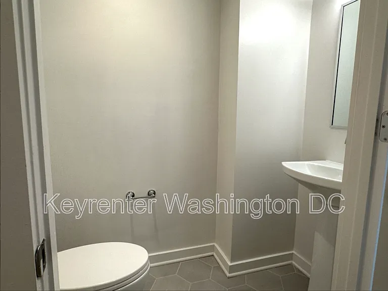 1460 Belmont St NW #301 — Photo 15