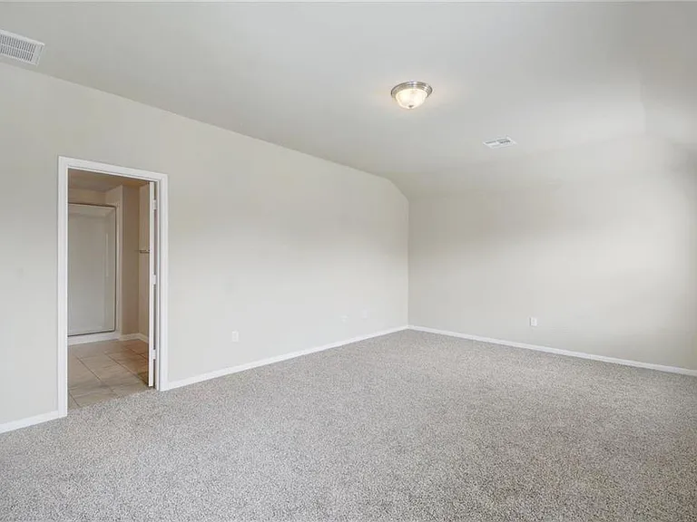 5817 Roderick Dr — Photo 15