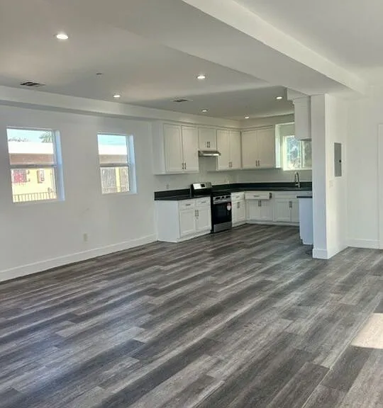 789 E 41st Pl — Photo 3