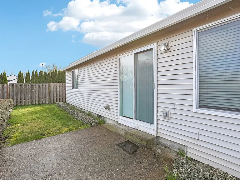 2315 SW Hannah Cir — Photo 19