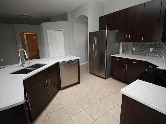 5th image of 201 Devlin Ct SE