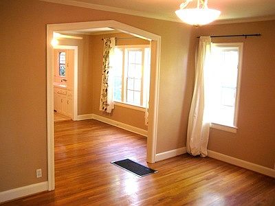 4th image of 1047 N Martel Ave