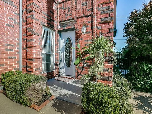 5th image of 1253 Royal Crescent Dr