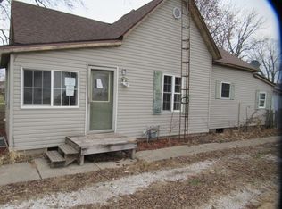 7 N Main St, Henning, IL 61848