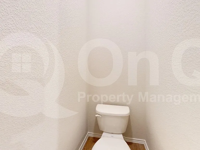 915 Presleigh Dr — Photo 16