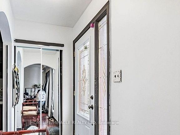 4th image of 32 Sharon Ct