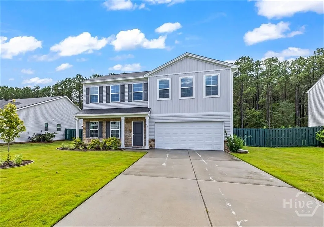 5 bed, 2.5 bath, 2237 sqft, $3,000 — Photo 2