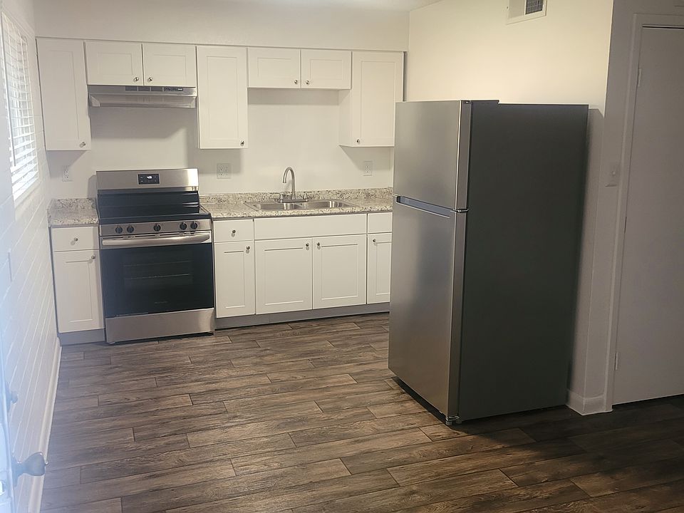 2-bedroom 1 bath deluxe kitchen