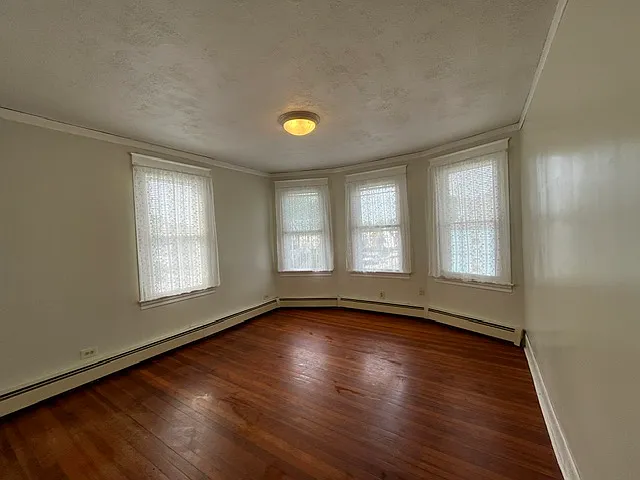 109 Holl St — Photo 1