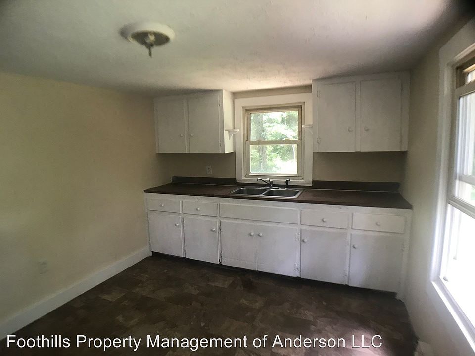 2nd image of 104 Stone Dr