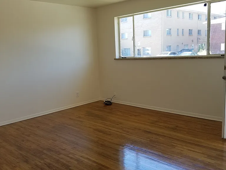 5564 S Grant St — Photo 3