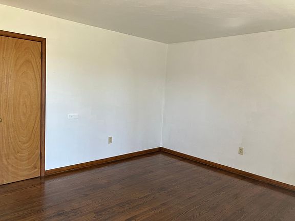 3rd image of 513 19th St SE #1