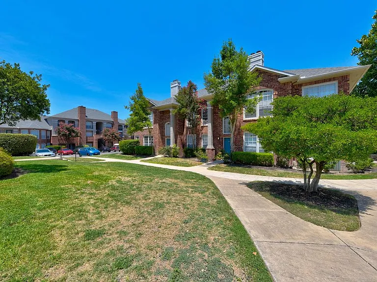 Whispering Creek Villas Apartment Homes — Photo 26