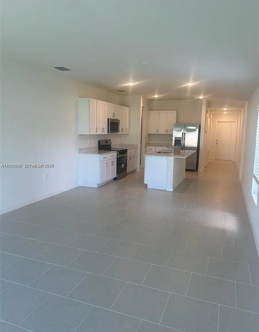 3 bed, 2.0 bath, $2,000 — Photo 4