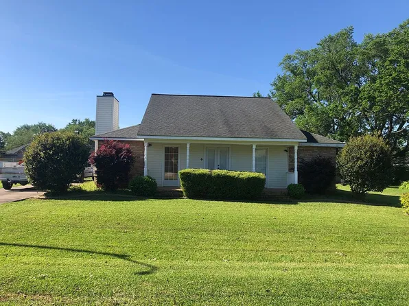 106 Twin Lakes Dr, Youngsville, LA 70592