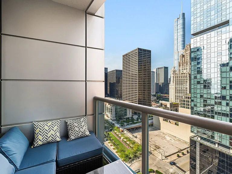 240 E Illinois St #1802 — Photo 8