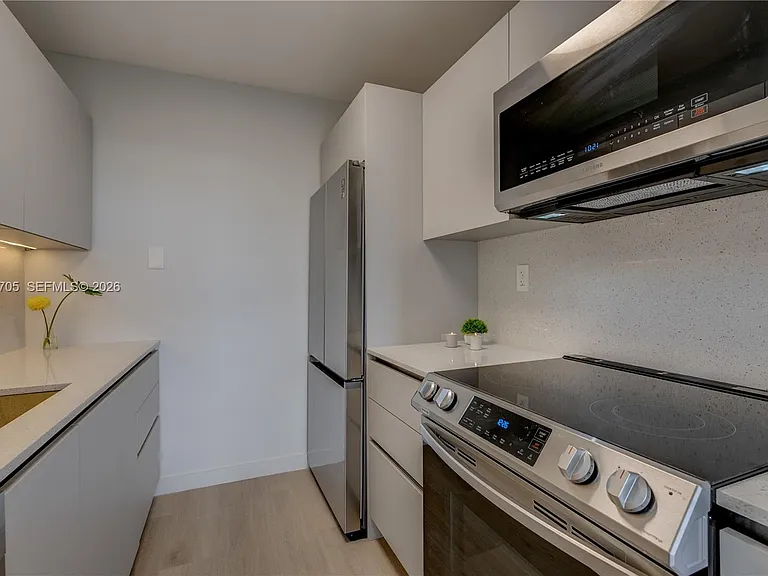 2000 NE 135th St #908 — Photo 12