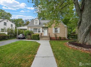 9 Walnut St, Edison, NJ 08817