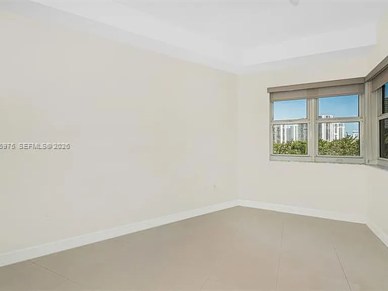 20000 Country Club Dr #412 — Photo 20