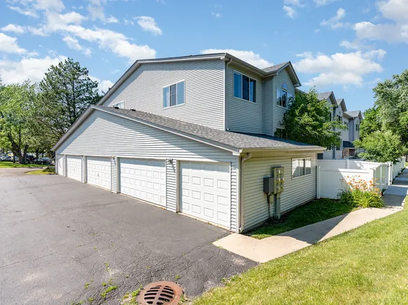 392 Park Ridge Ln Unit B, Aurora, IL 60504