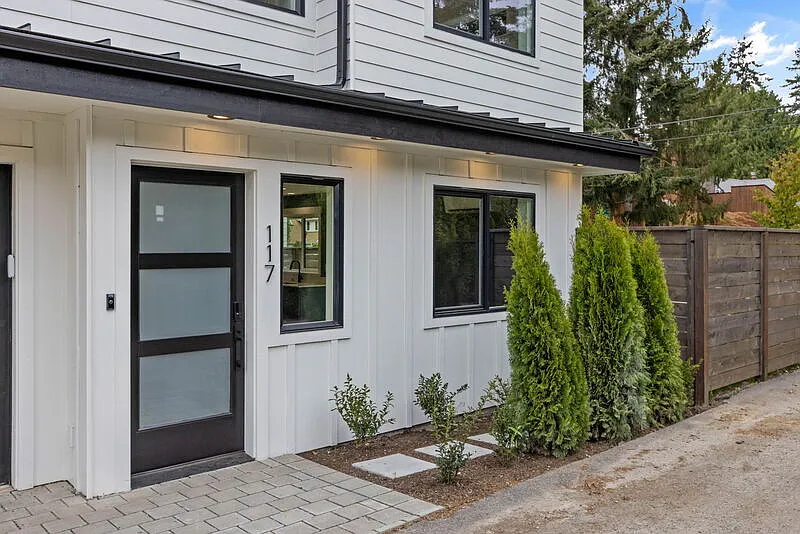 3 bed, 2.0 bath, 1112 sqft, $4,200 — Photo 3