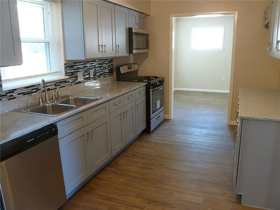 3rd image of 2816 Oates Dr