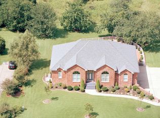 10 Oak Tree Ln, Louisville, KY 40245
