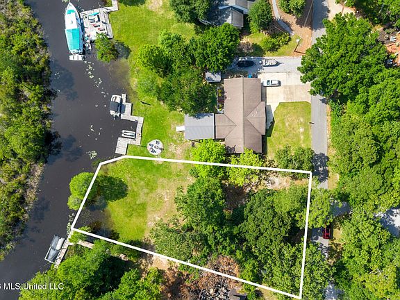 4th image of 0 Bayou Castelle Dr Lot 15