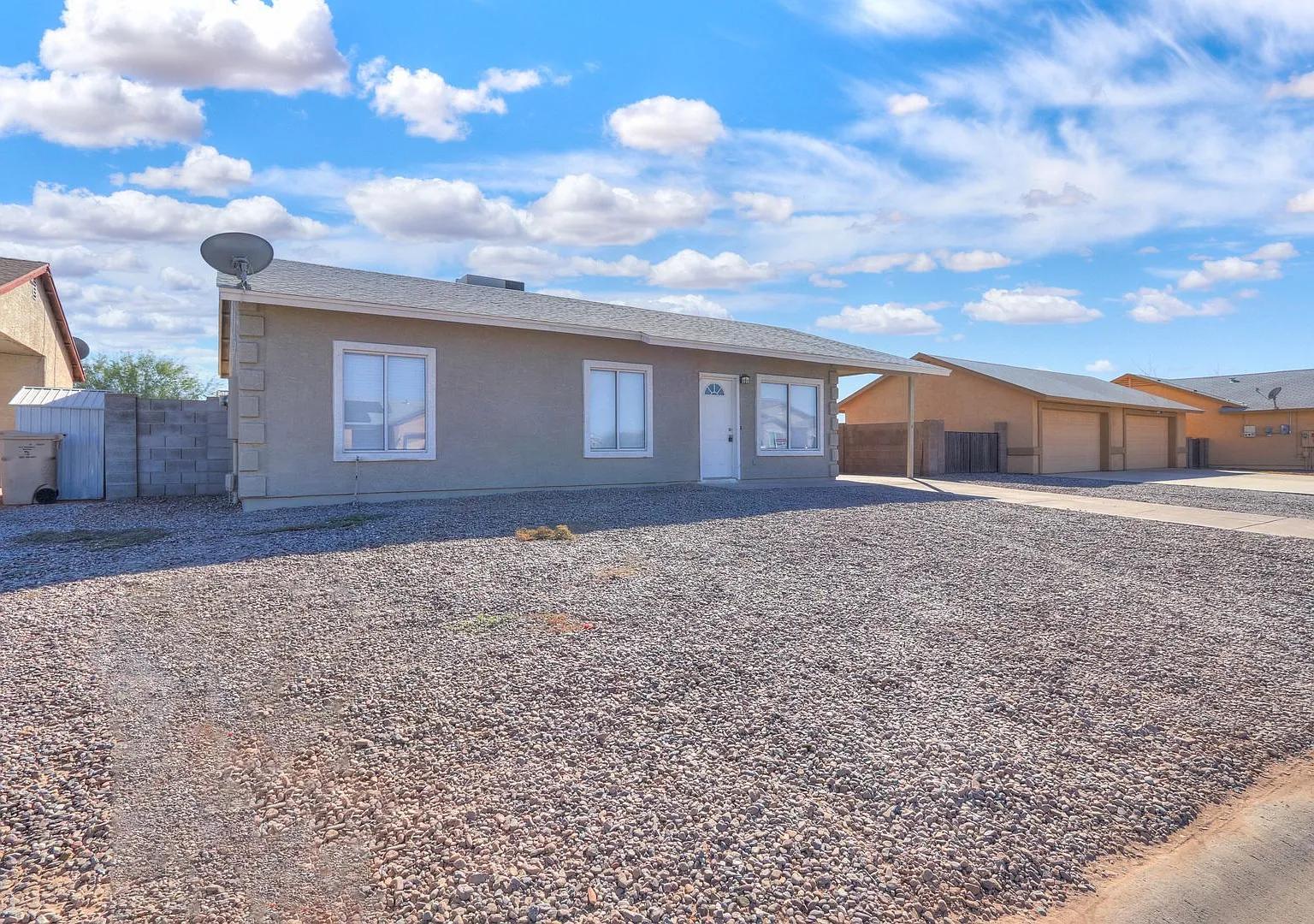 3 Bedroom House with large yard Arizona City — Photo 4