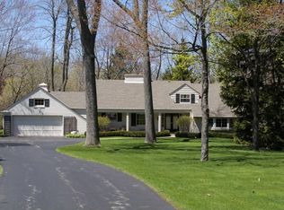 1407 E Goodrich Ct, Fox Pt, WI 53217