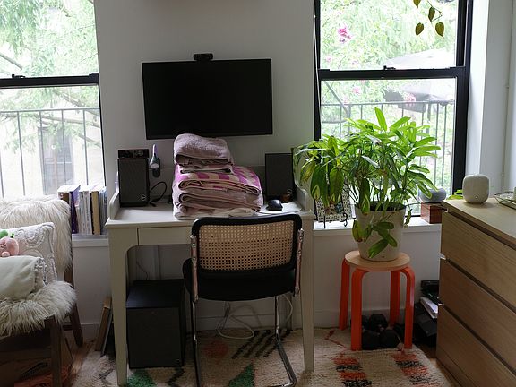 5th image of 742 Driggs Ave #2
