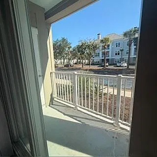 1 bed, 1.5 bath, 683 sqft, $1,950 — Photo 4